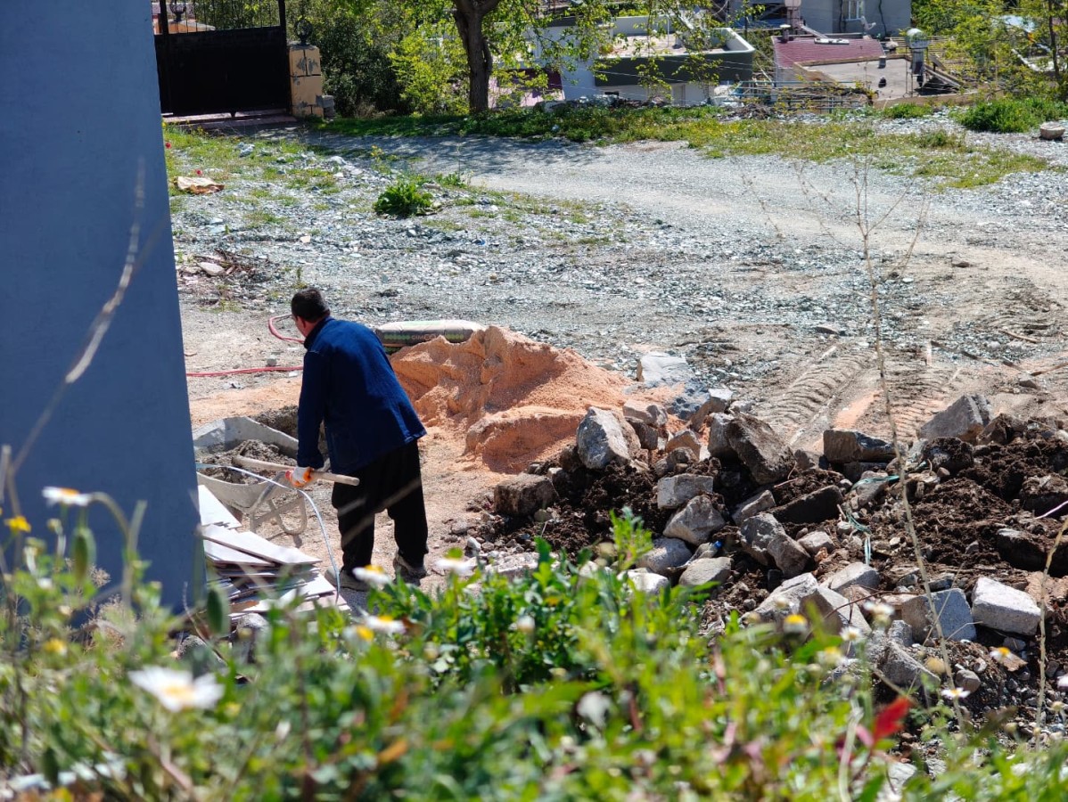 Kale Mahallesi Taziye Evi’nde Taş Duvar Çalışması Başladı!